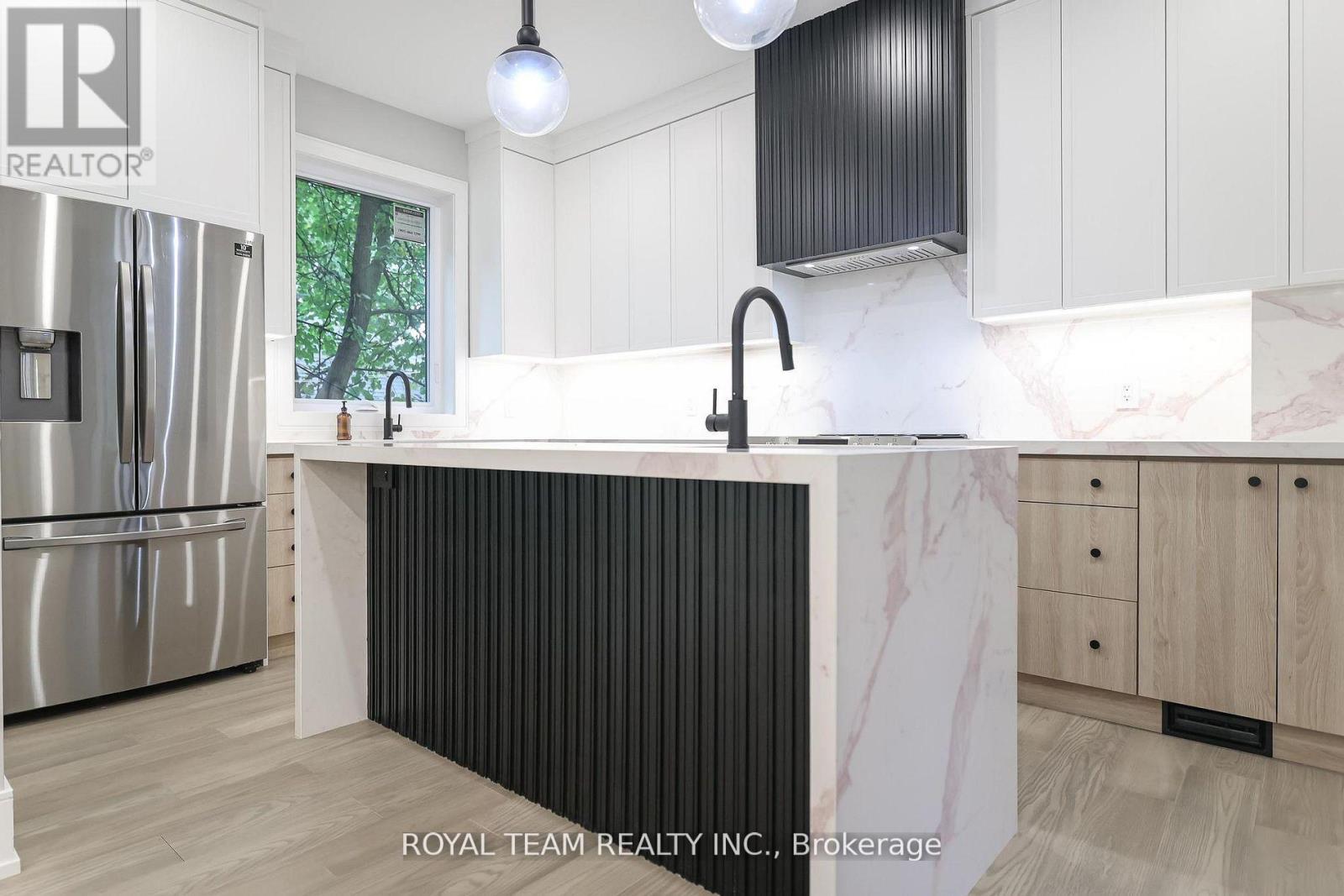 150 St Johns Road, Toronto, Ontario  M6P 1T9 - Photo 14 - W12687312