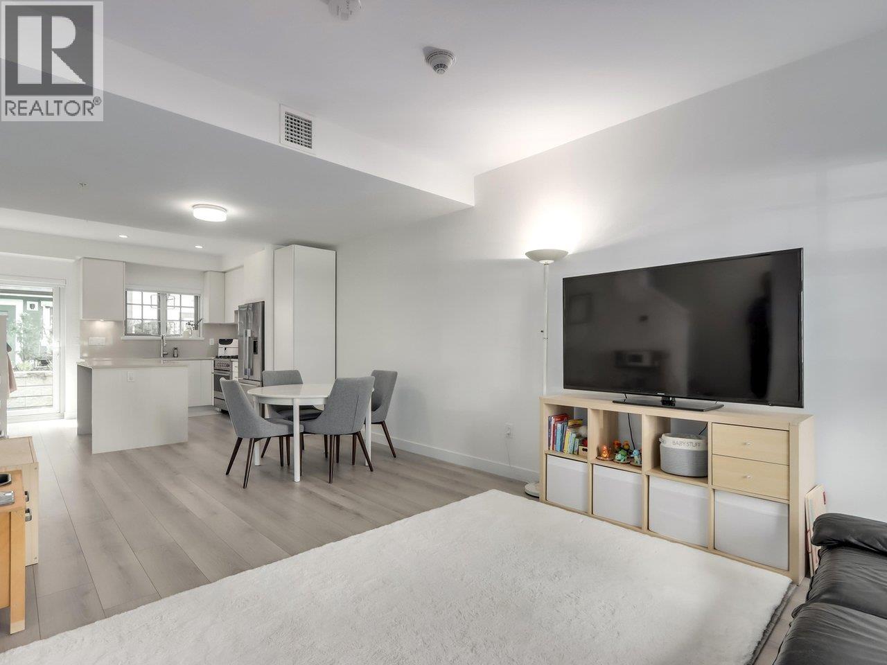 114 678 FAIRVIEW STREET, Coquitlam, British Columbia