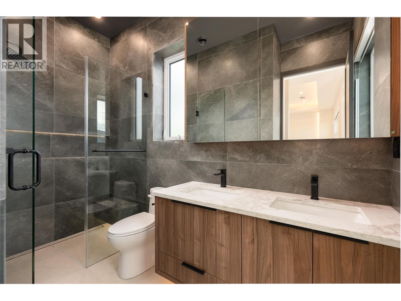 2 3466 Franklin Street, Vancouver, British Columbia  V5K 1Y3 - Photo 16 - R3078250