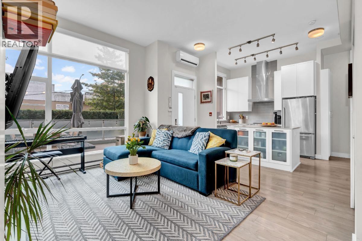 Th1 1728 Gilmore Avenue, Burnaby, British Columbia  V5C 0L3 - Photo 3 - R3078252