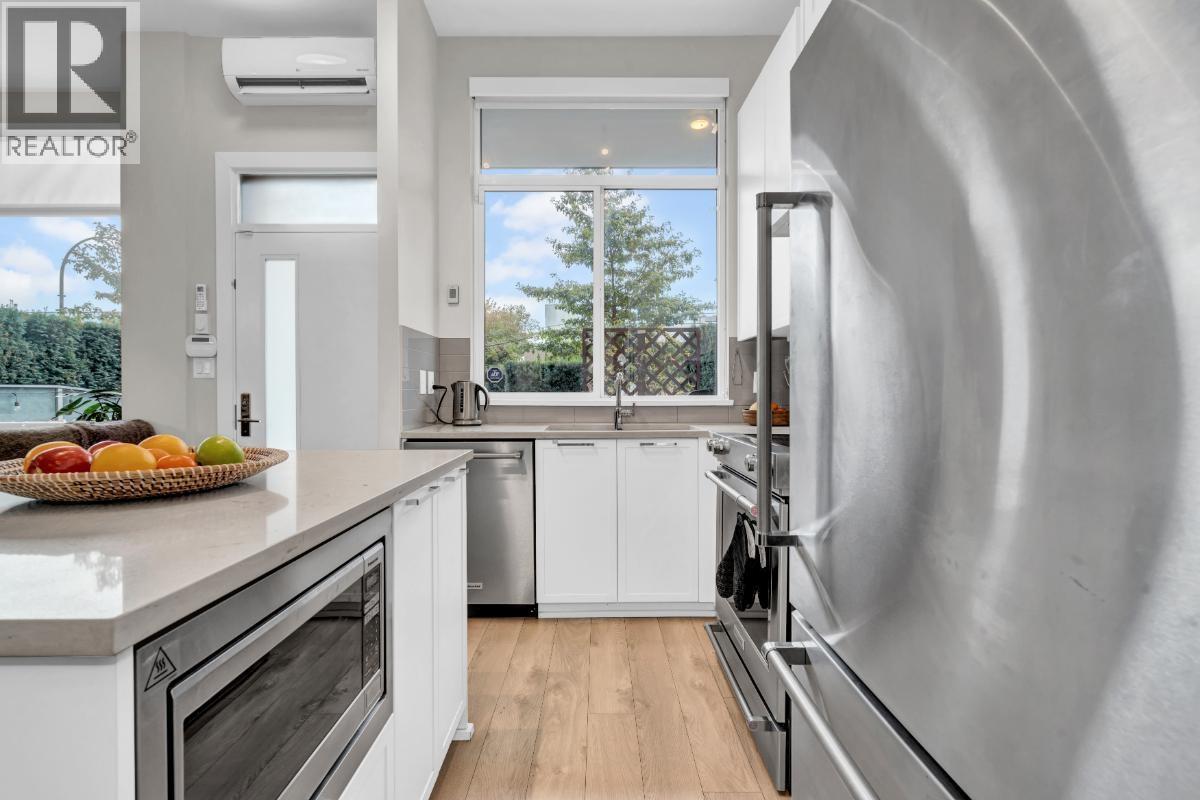 Th1 1728 Gilmore Avenue, Burnaby, British Columbia  V5C 0L3 - Photo 7 - R3078252