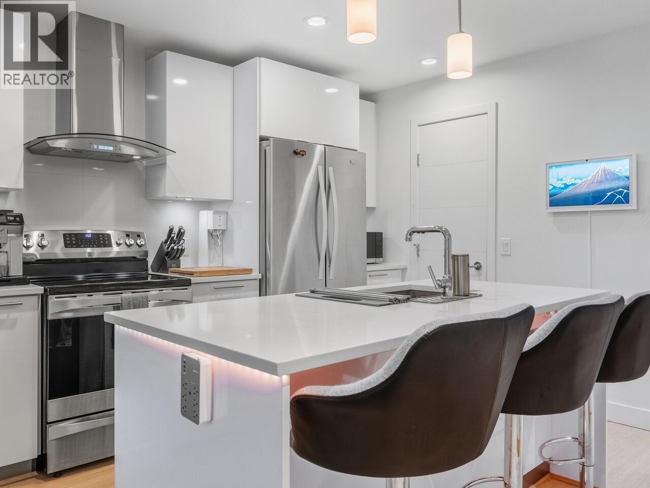 628 723 W 3rd Street, North Vancouver, British Columbia  V7M 0E4 - Photo 3 - R3078255