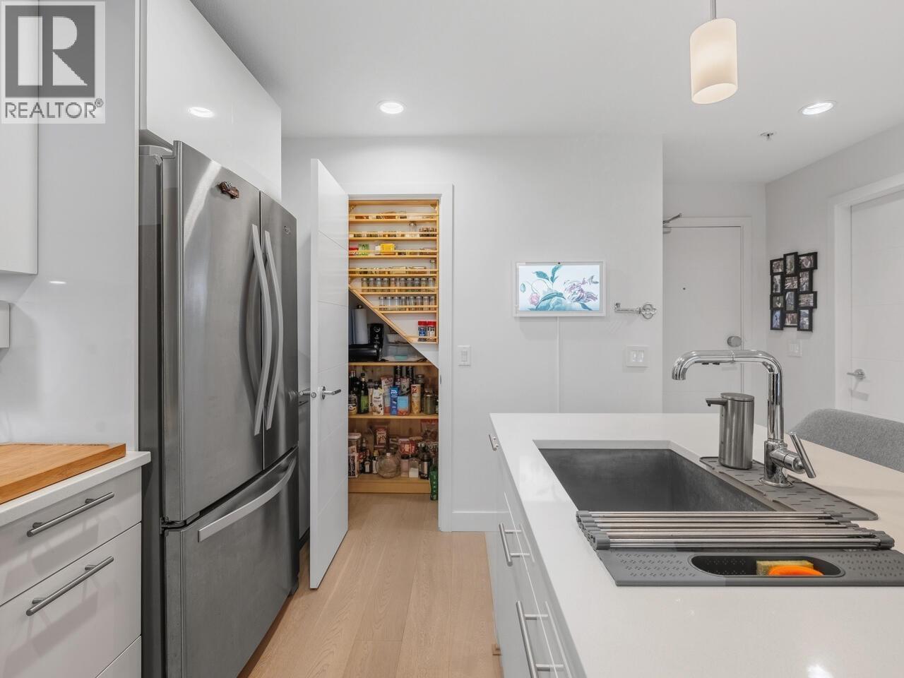 628 723 W 3rd Street, North Vancouver, British Columbia  V7M 0E4 - Photo 4 - R3078255