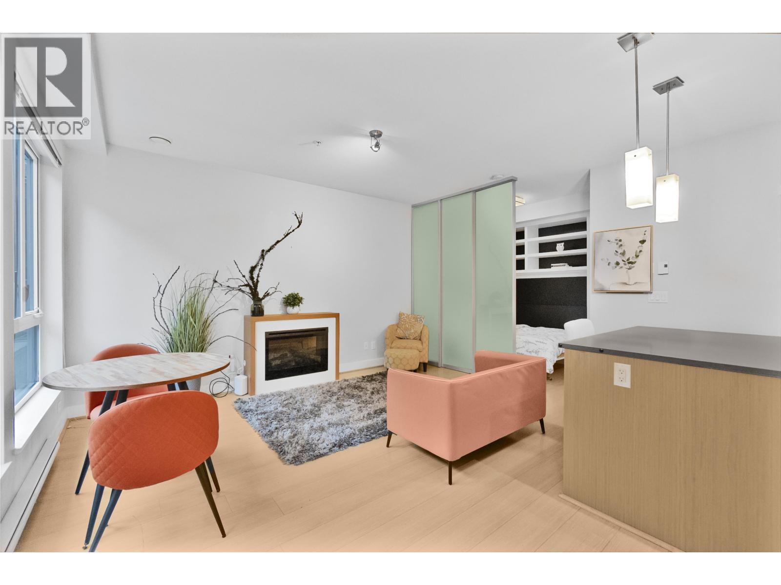 115 735 W 15th Street, North Vancouver, British Columbia  V7M 0B8 - Photo 2 - R3078272