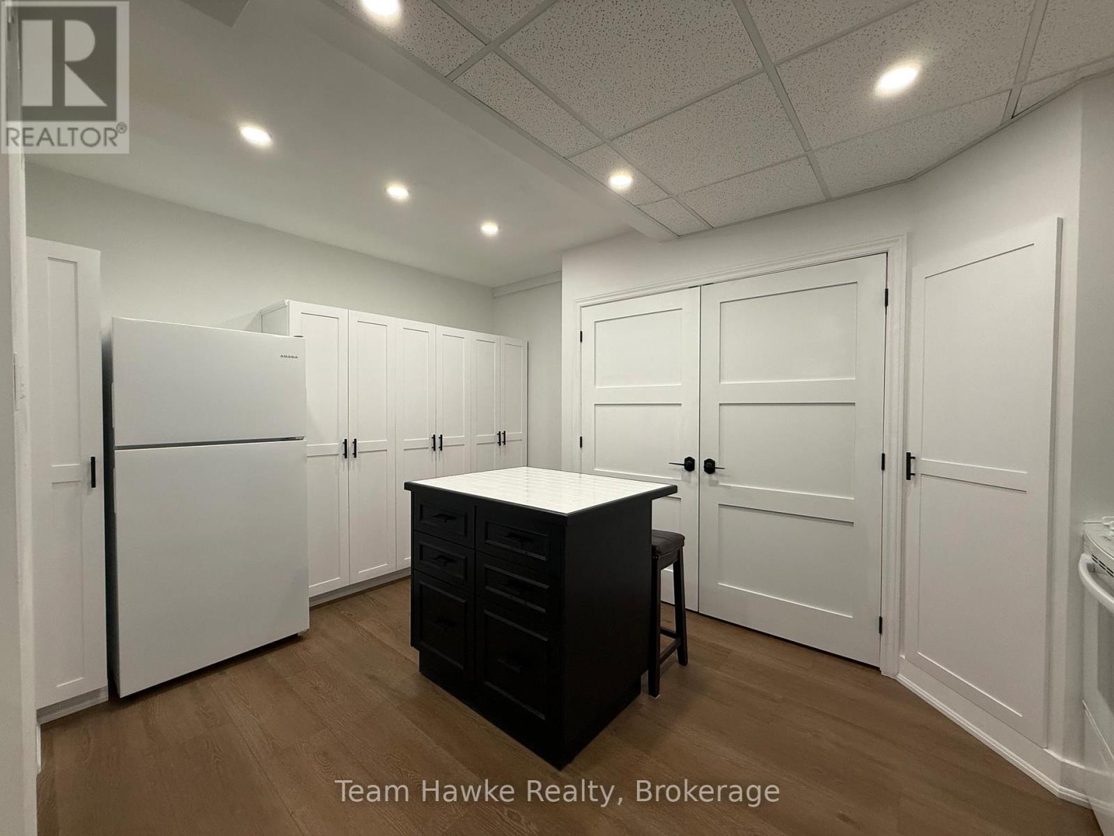 192 Gilwood Park Drive, Penetanguishene, Ontario  L9M 1Z6 - Photo 10 - S12429665