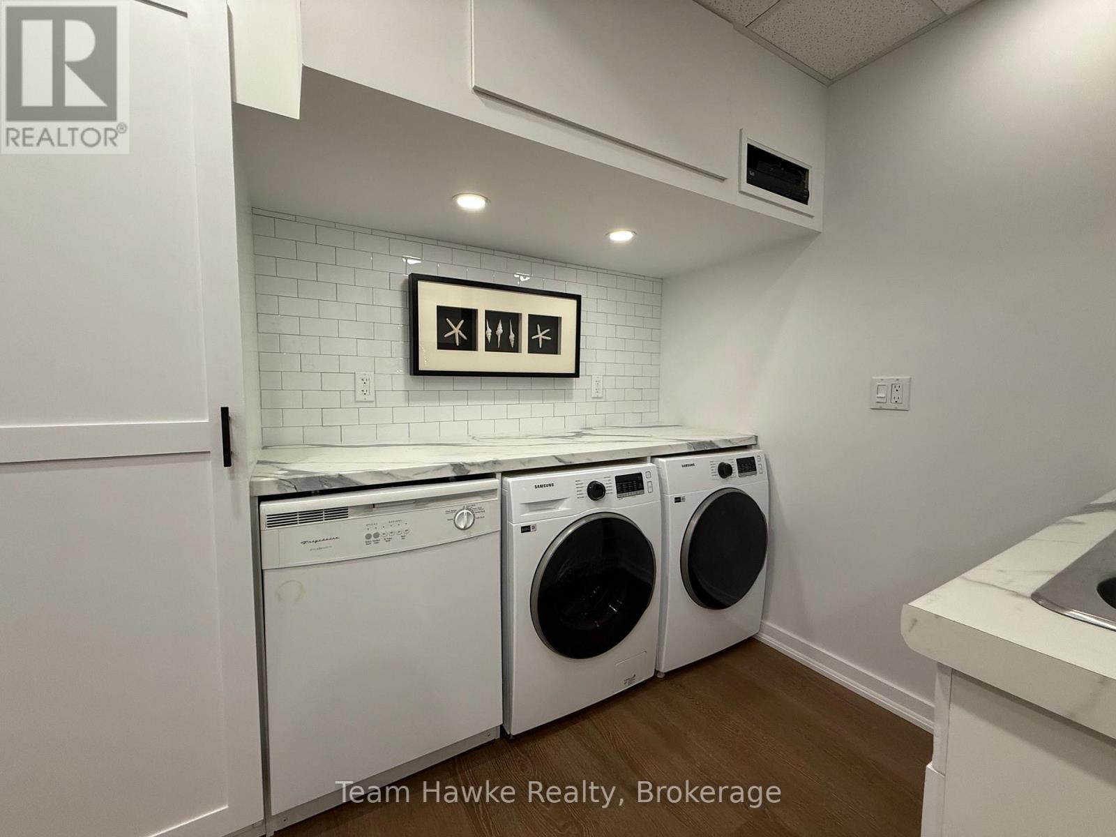 192 Gilwood Park Drive, Penetanguishene, Ontario  L9M 1Z6 - Photo 11 - S12429665