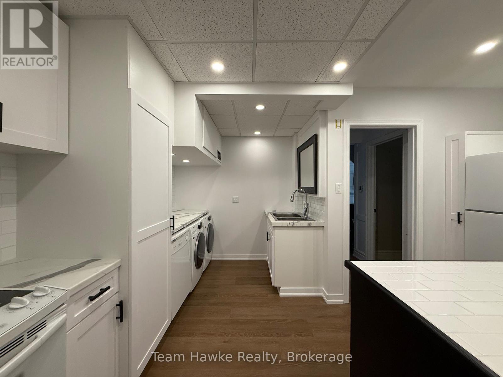 192 Gilwood Park Drive, Penetanguishene, Ontario  L9M 1Z6 - Photo 12 - S12429665