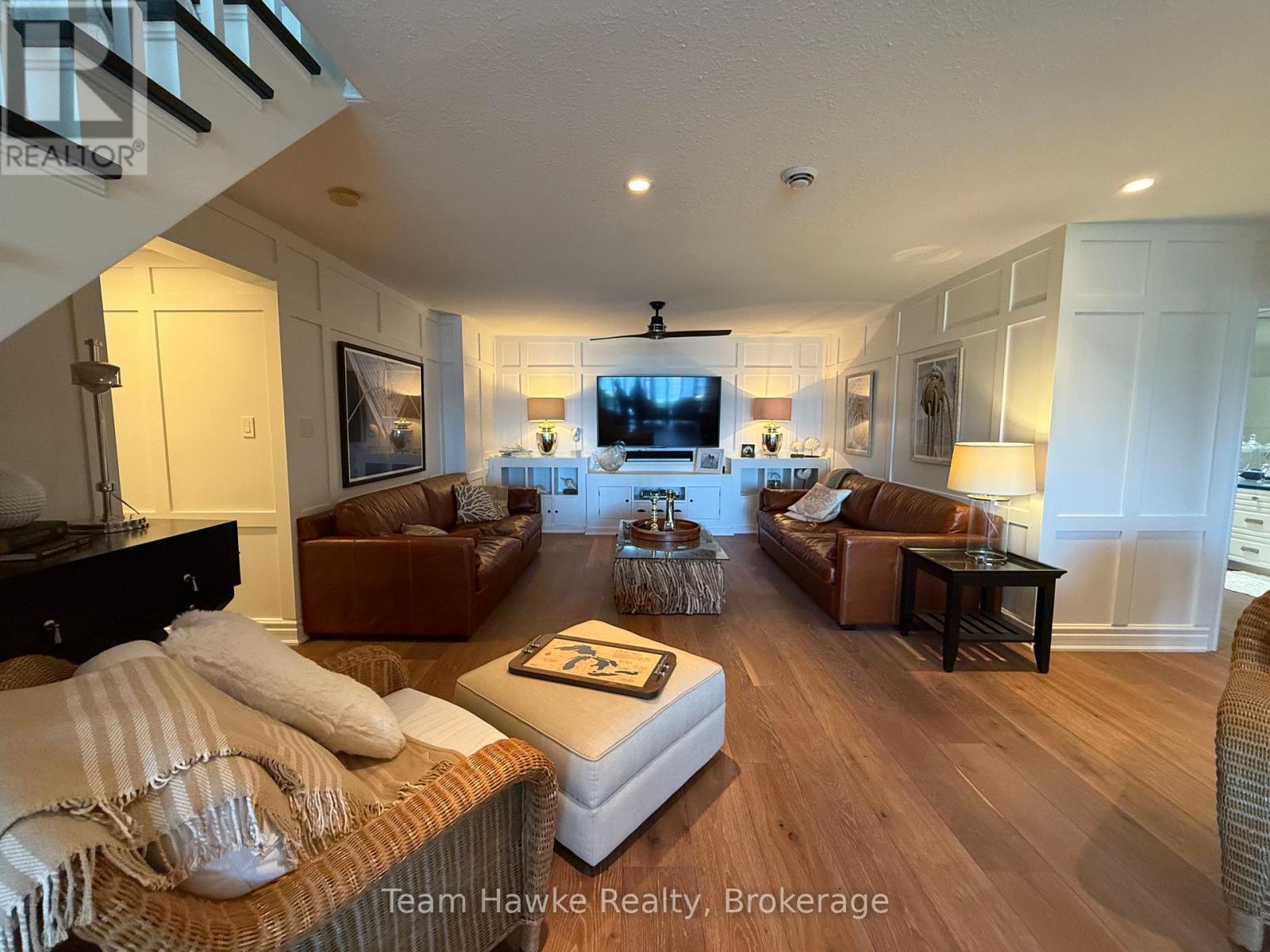 192 Gilwood Park Drive, Penetanguishene, Ontario  L9M 1Z6 - Photo 3 - S12429665