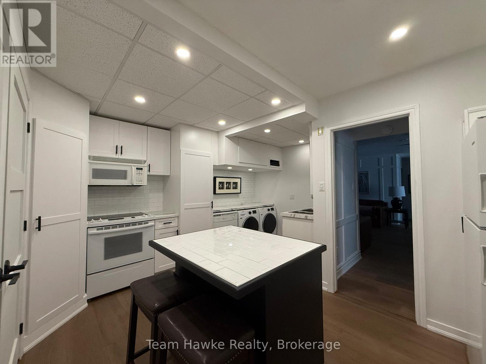 192 Gilwood Park Drive, Penetanguishene, Ontario  L9M 1Z6 - Photo 8 - S12429665