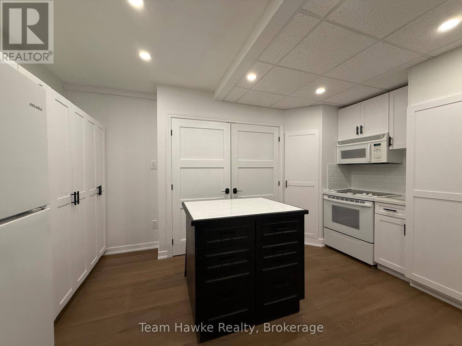 192 Gilwood Park Drive, Penetanguishene, Ontario  L9M 1Z6 - Photo 9 - S12429665