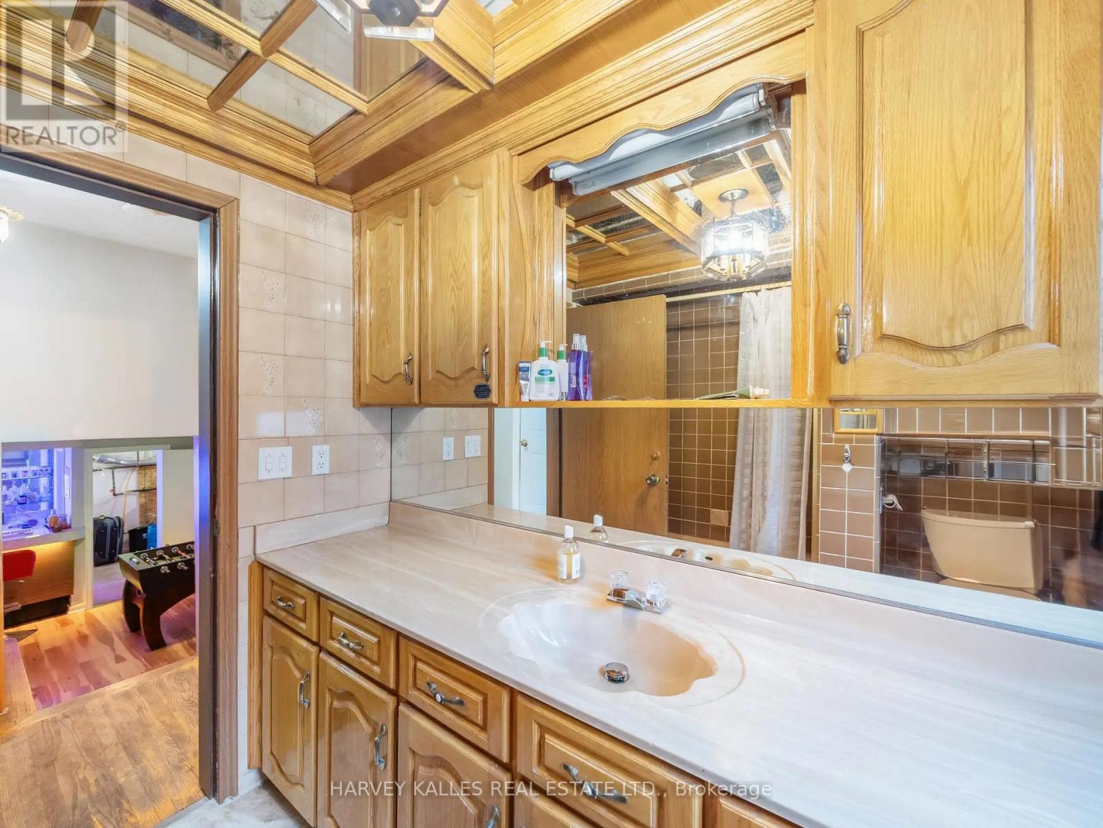 49 Wenderly Drive, Toronto, Ontario  M6B 2P1 - Photo 21 - W12441485