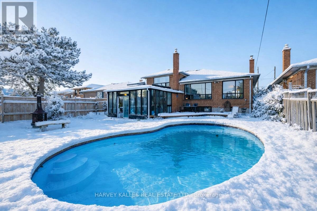 49 Wenderly Drive, Toronto, Ontario  M6B 2P1 - Photo 3 - W12441485