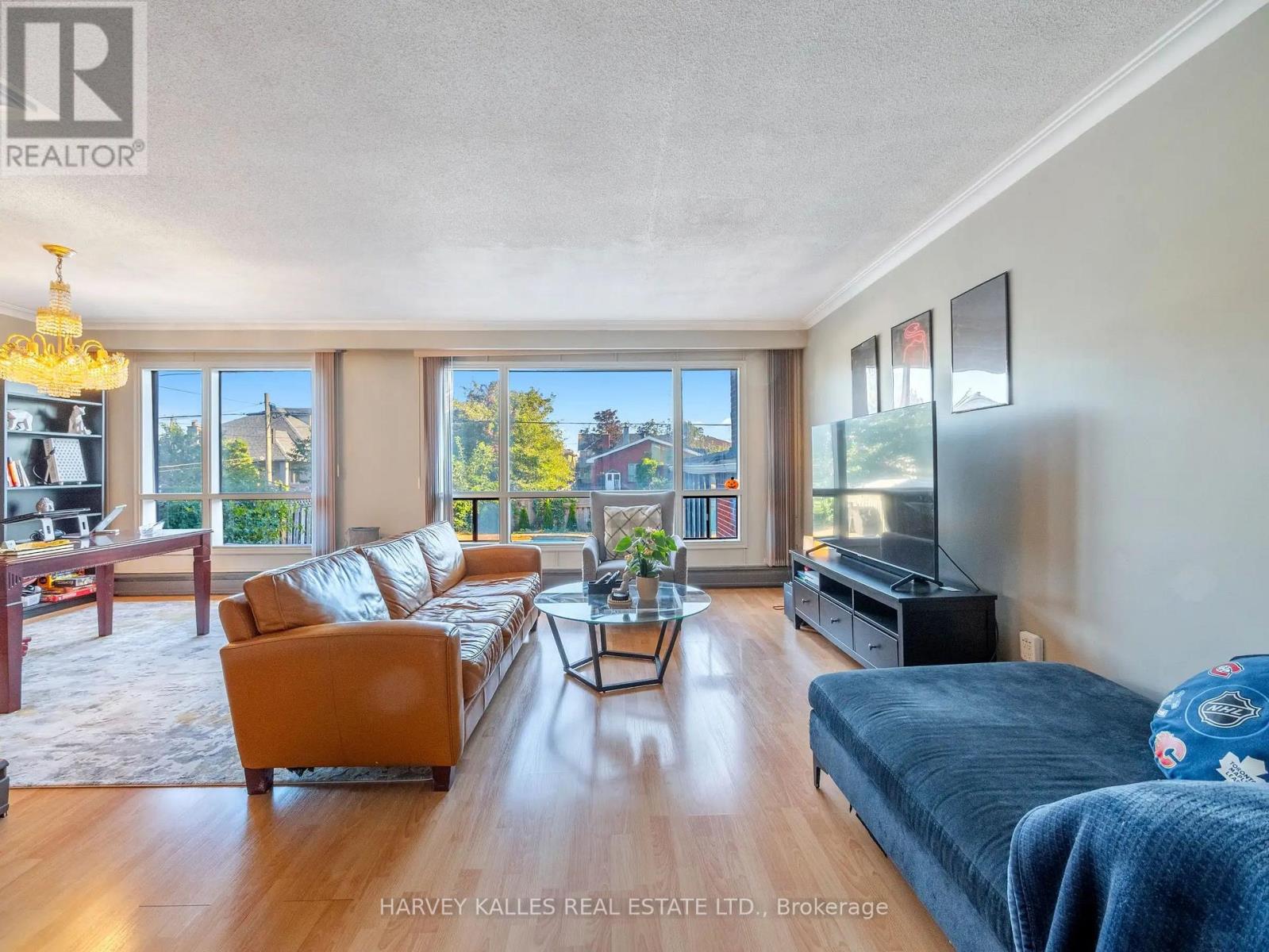 49 Wenderly Drive, Toronto, Ontario  M6B 2P1 - Photo 7 - W12441485