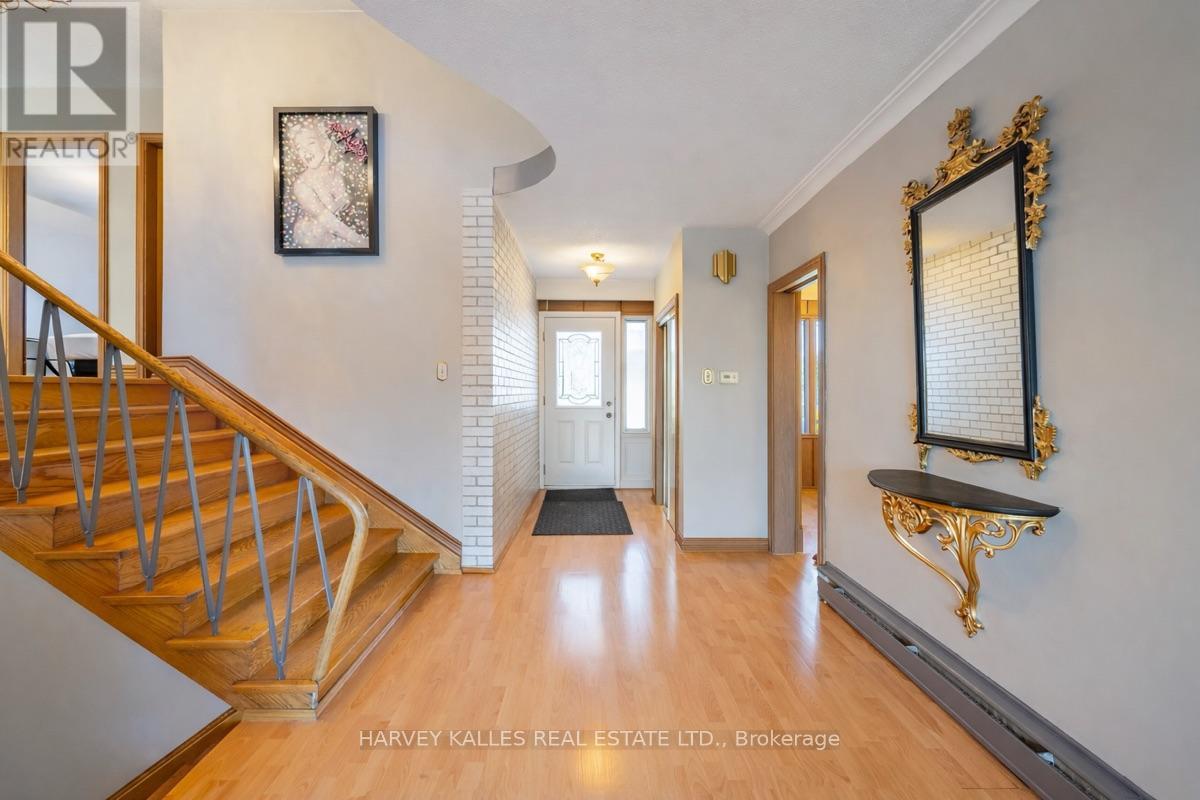 49 Wenderly Drive, Toronto, Ontario  M6B 2P1 - Photo 5 - W12441485