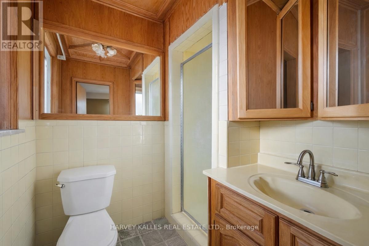 49 Wenderly Drive, Toronto, Ontario  M6B 2P1 - Photo 17 - W12441485