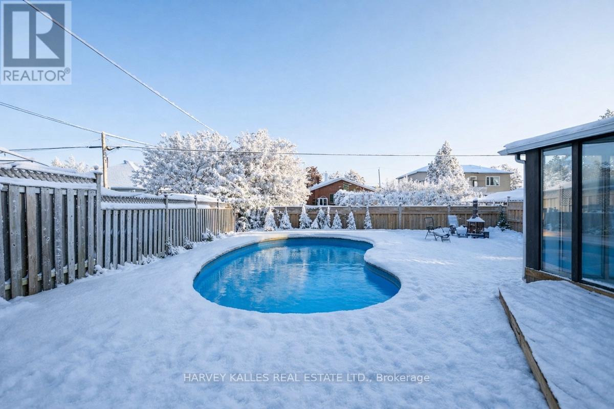 49 Wenderly Drive, Toronto, Ontario  M6B 2P1 - Photo 4 - W12441485