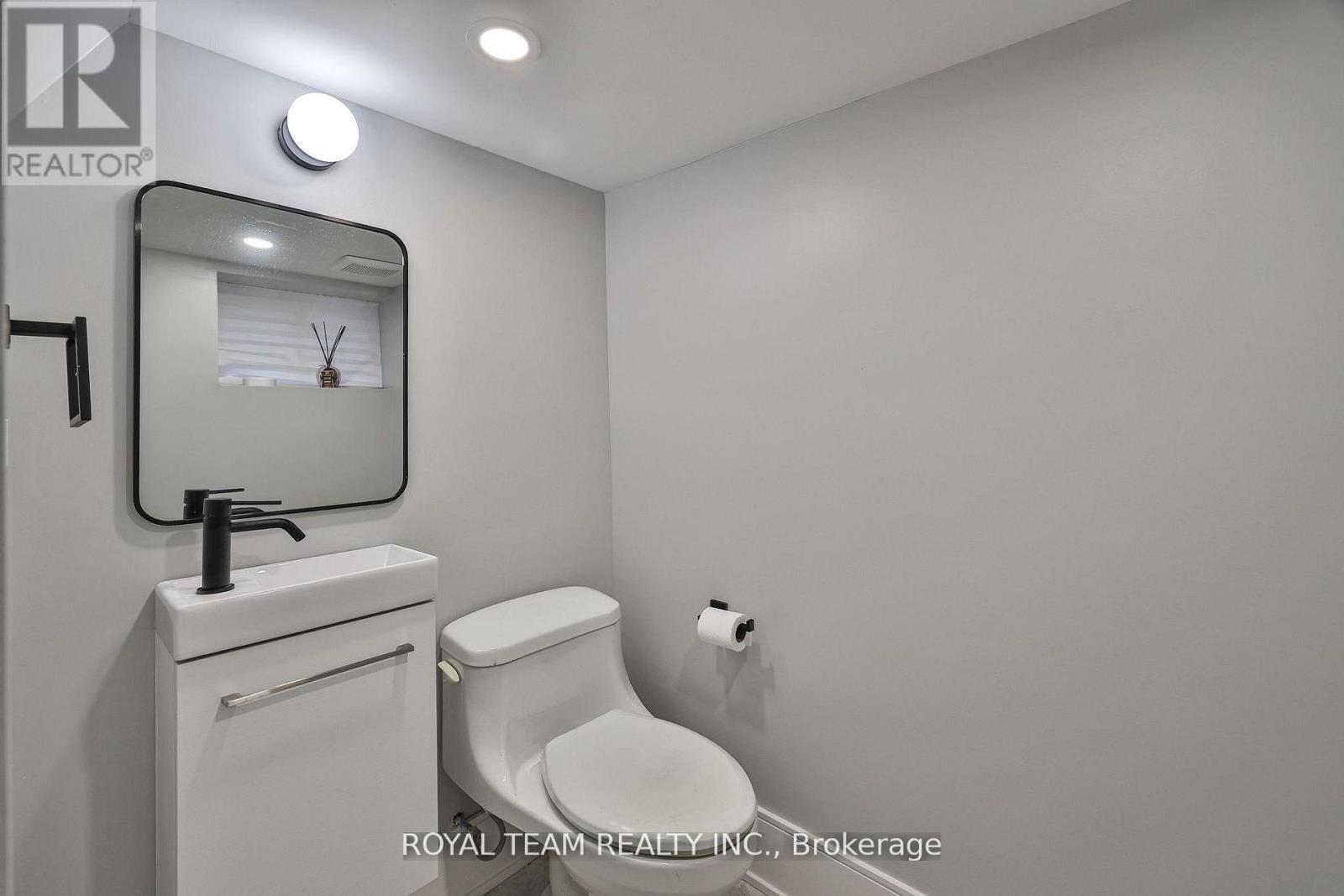 150 St Johns Road, Toronto, Ontario  M6P 1T9 - Photo 42 - W12687312