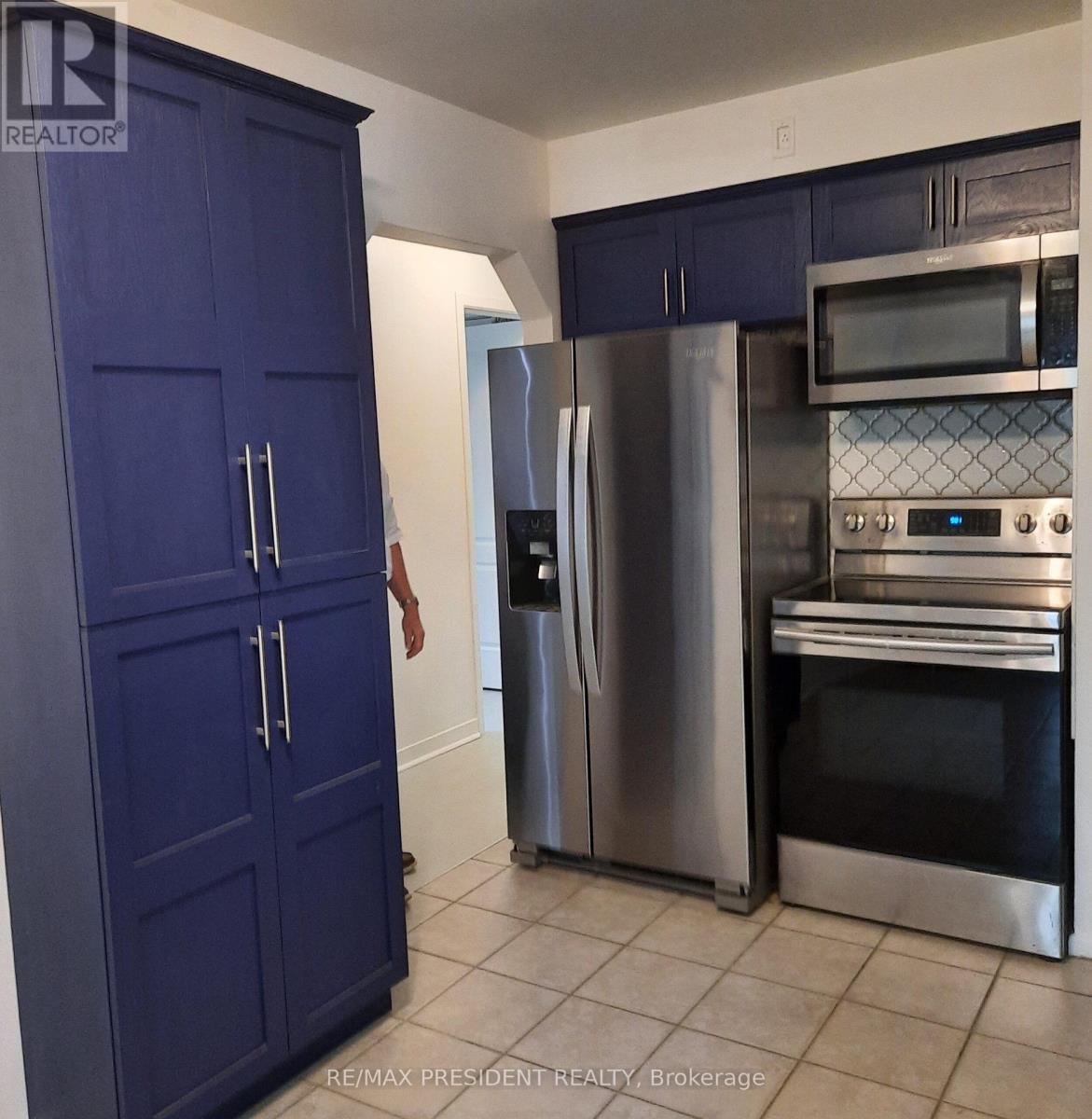 1148 Wigle Avenue, Windsor, Ontario  N9C 3N1 - Photo 3 - X12426434