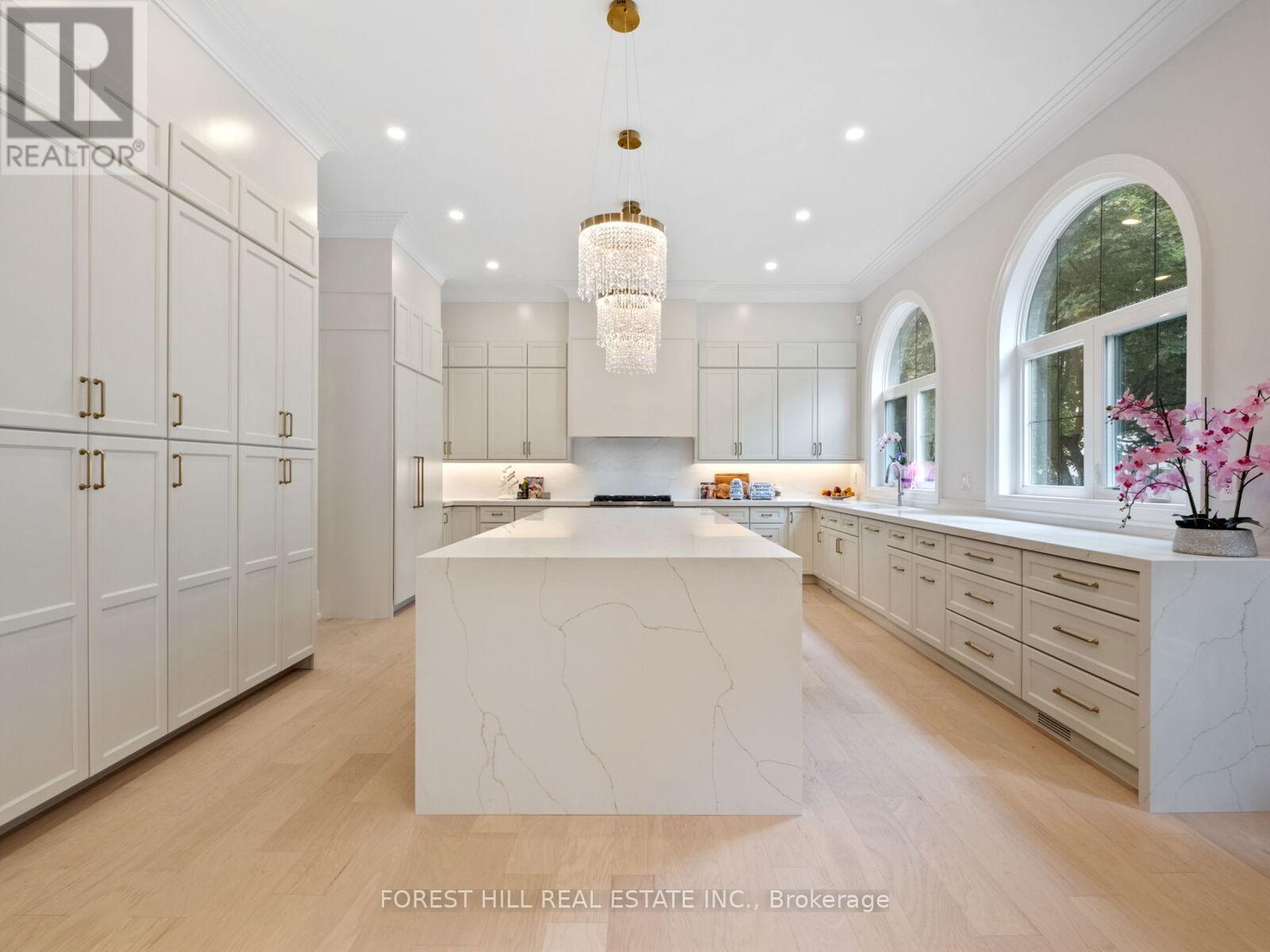 150 HOLCOLM ROAD Toronto (Willowdale West), ON M2N 2E2