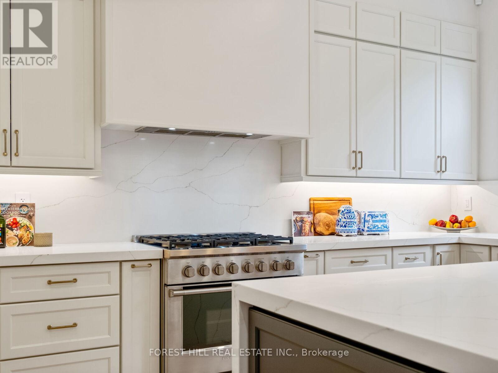 150 HOLCOLM ROAD Toronto (Willowdale West), ON M2N 2E2