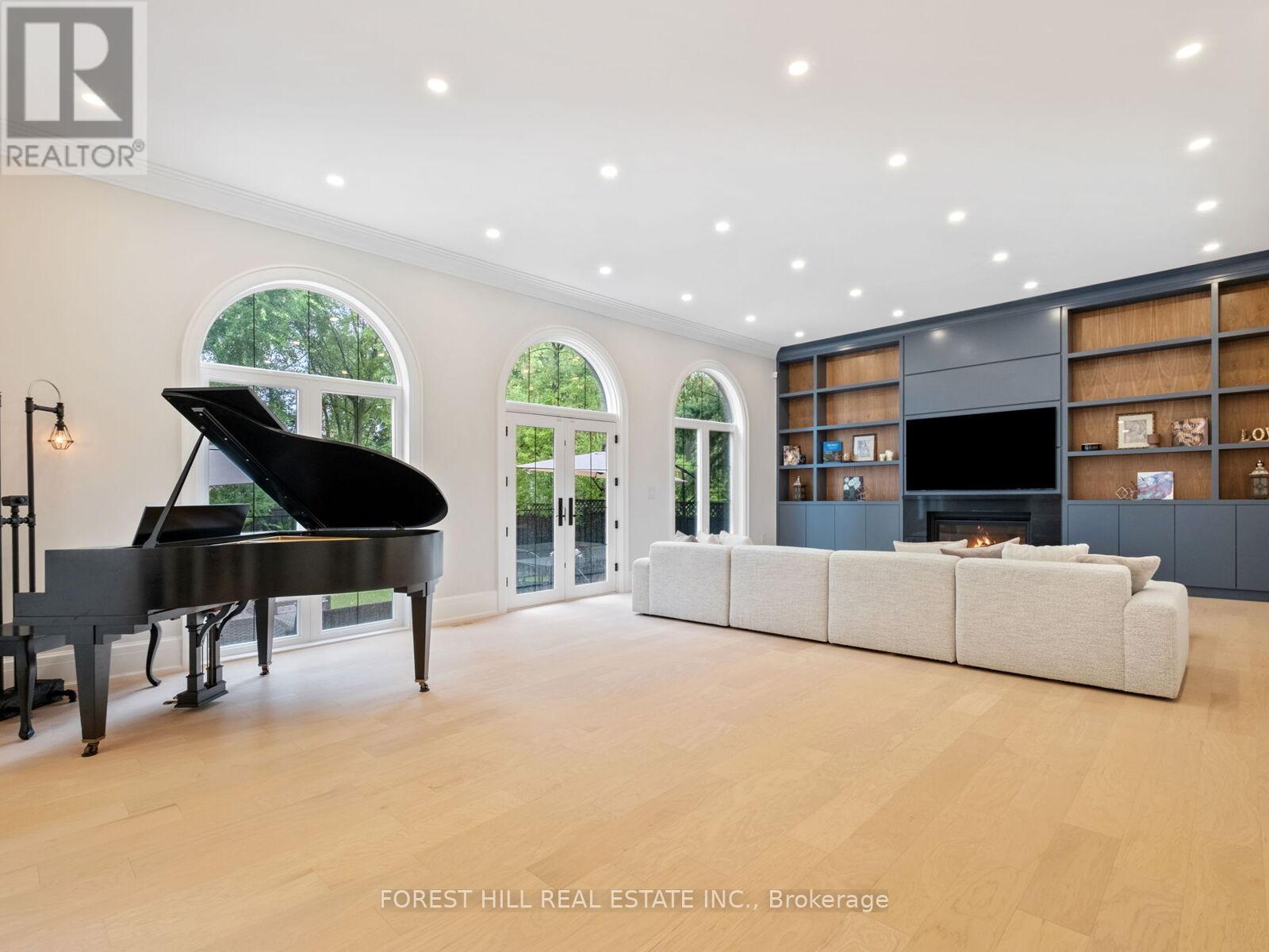 150 HOLCOLM ROAD Toronto (Willowdale West), ON M2N 2E2