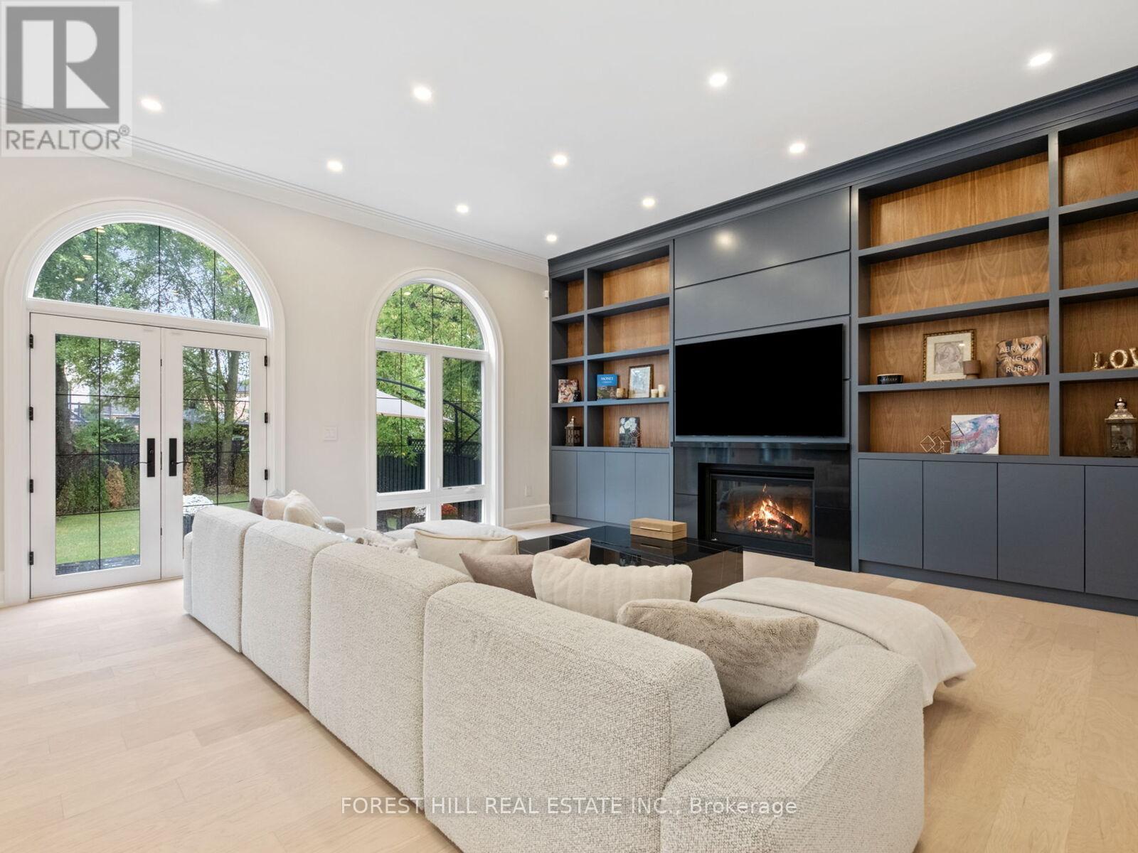 150 HOLCOLM ROAD Toronto (Willowdale West), ON M2N 2E2