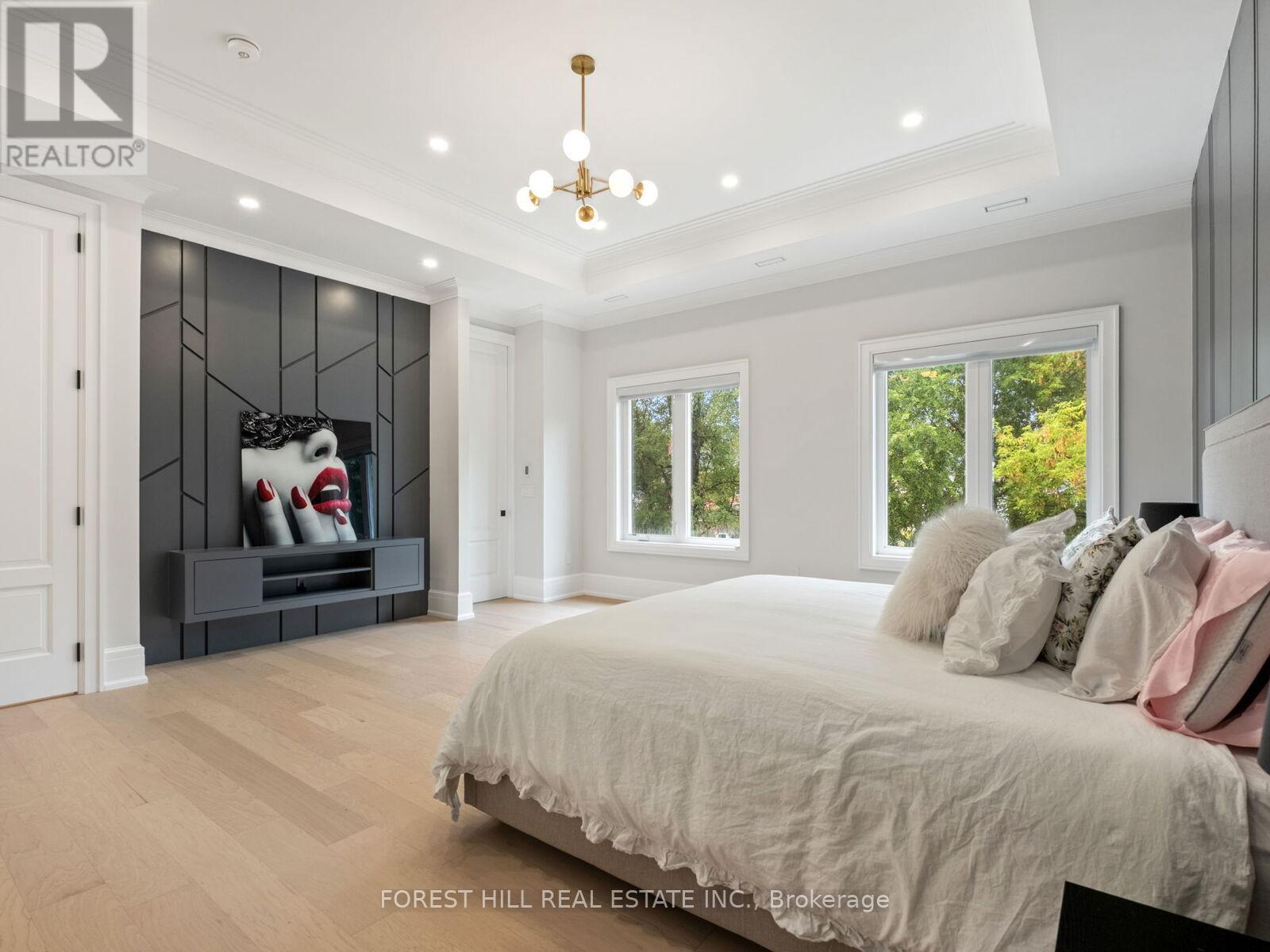 150 HOLCOLM ROAD Toronto (Willowdale West), ON M2N 2E2