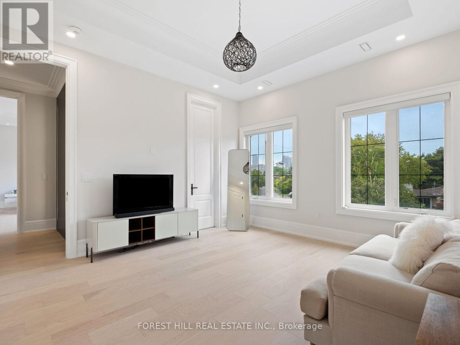 150 HOLCOLM ROAD Toronto (Willowdale West), ON M2N 2E2