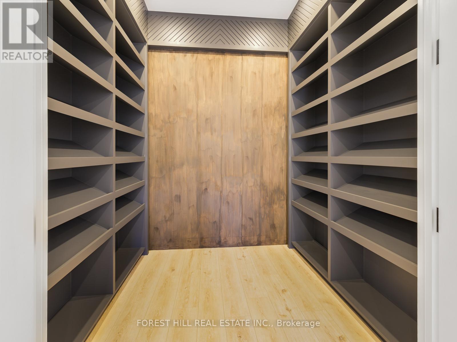 150 HOLCOLM ROAD Toronto (Willowdale West), ON M2N 2E2