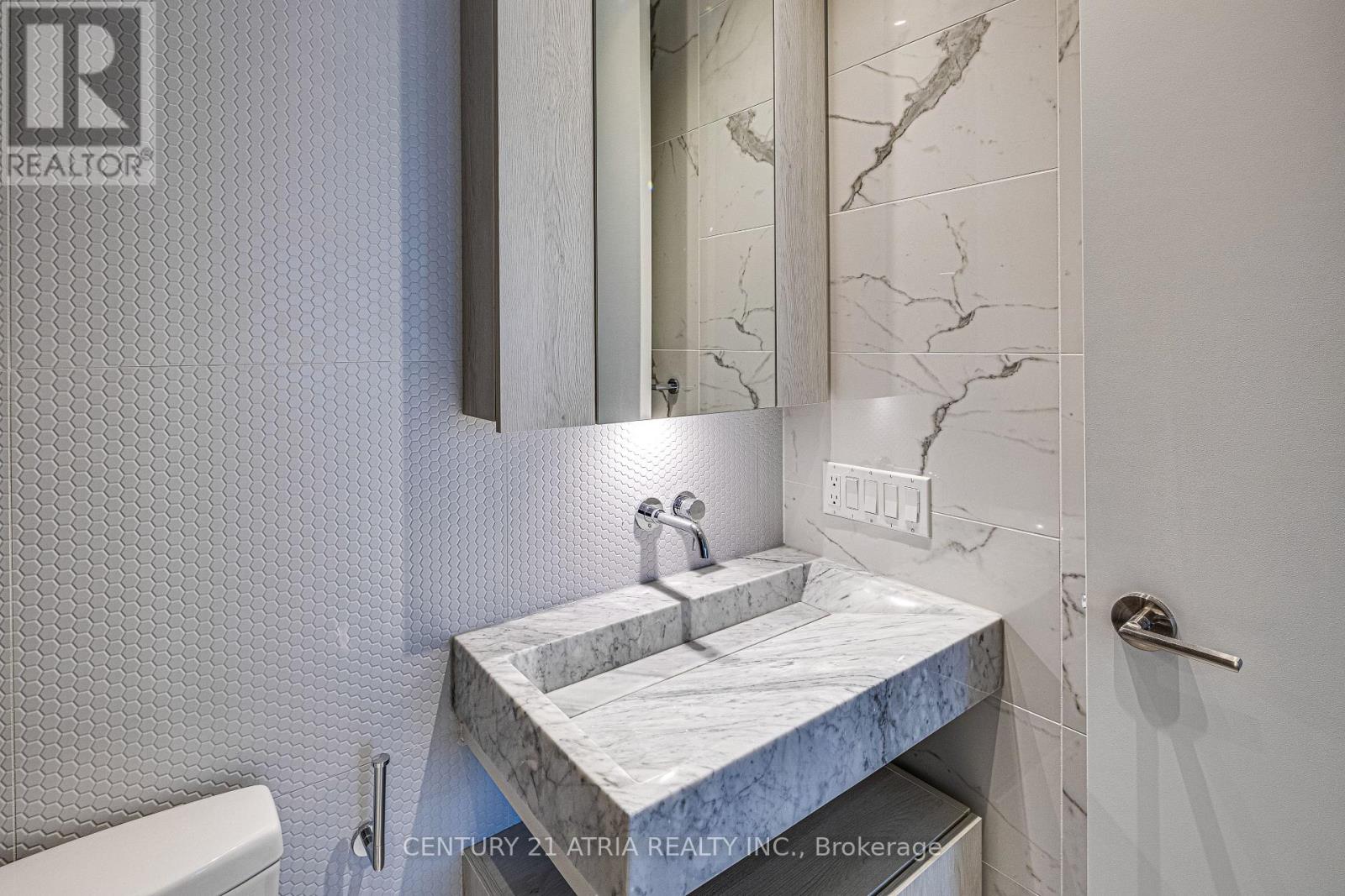 6303 - 11 Yorkville Avenue, Toronto, Ontario  M4W 0B7 - Photo 10 - C12688176