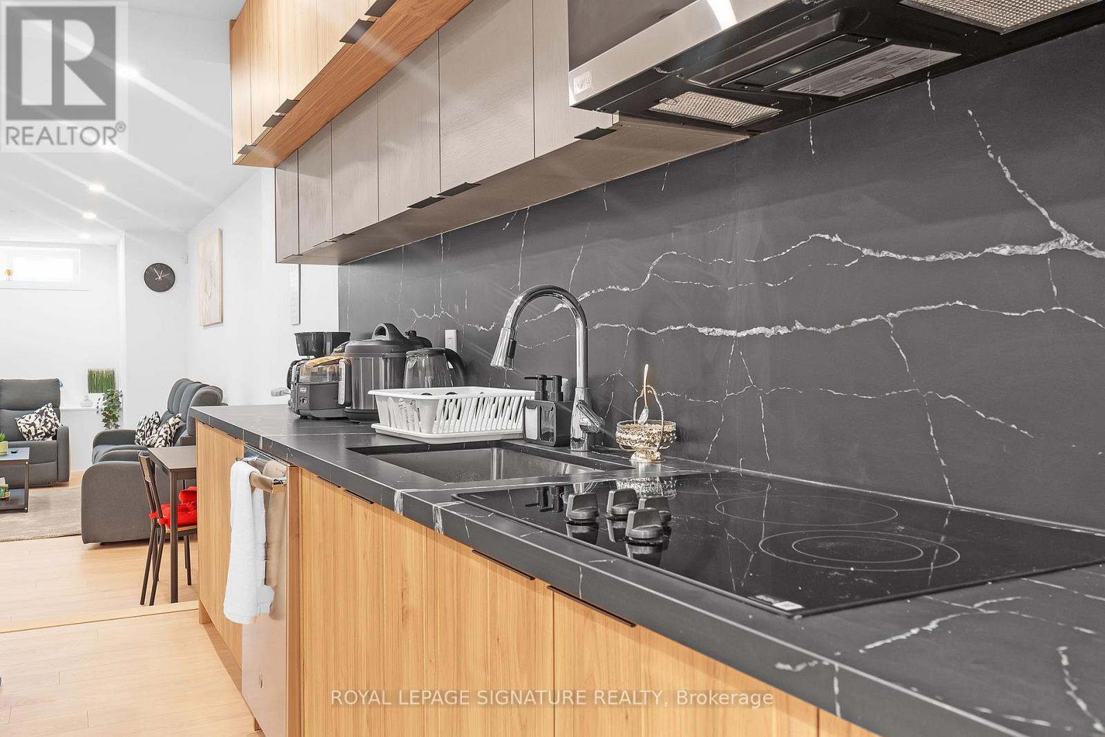 31 Edinburgh Drive, Toronto, Ontario  M3H 1B5 - Photo 15 - C12688196