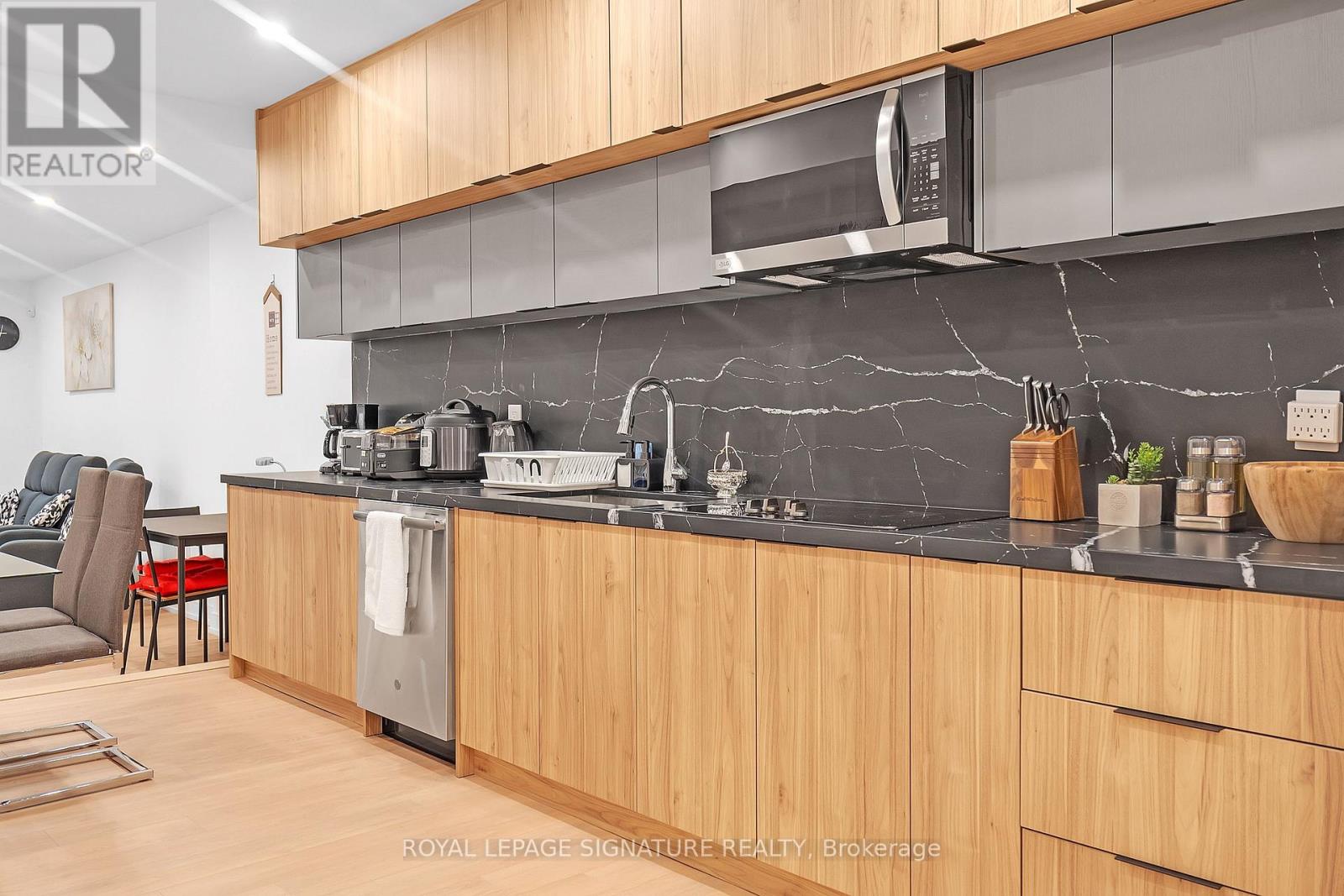 31 Edinburgh Drive, Toronto, Ontario  M3H 1B5 - Photo 4 - C12688196