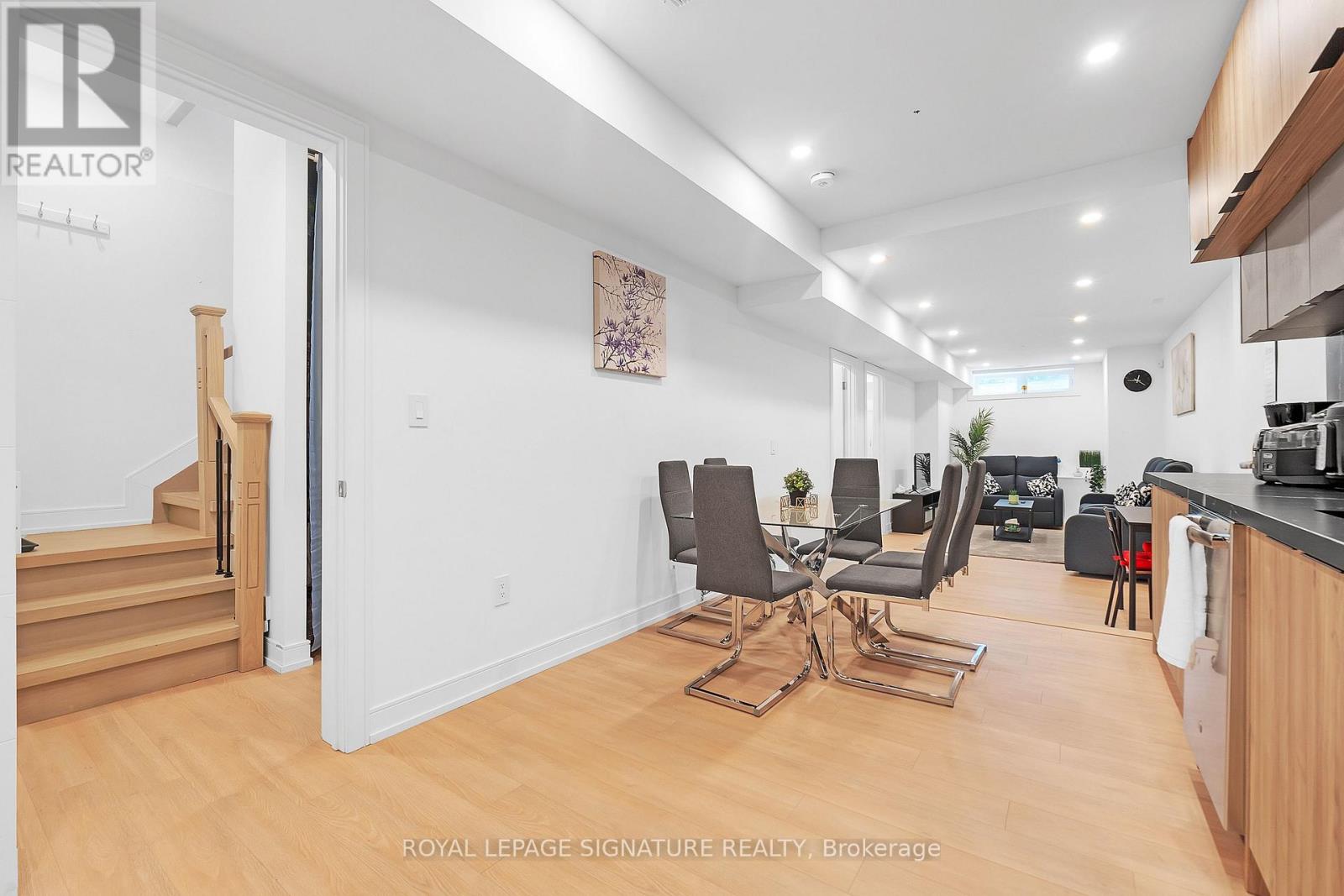 31 Edinburgh Drive, Toronto, Ontario  M3H 1B5 - Photo 6 - C12688196