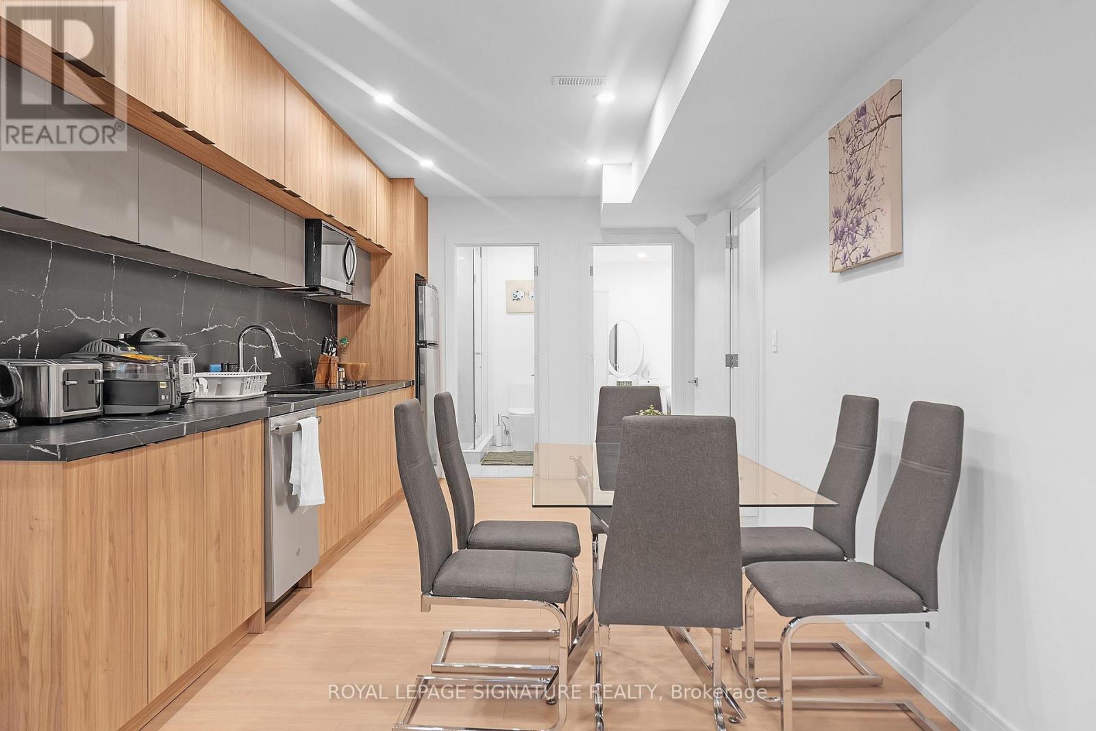 31 Edinburgh Drive, Toronto, Ontario  M3H 1B5 - Photo 7 - C12688196