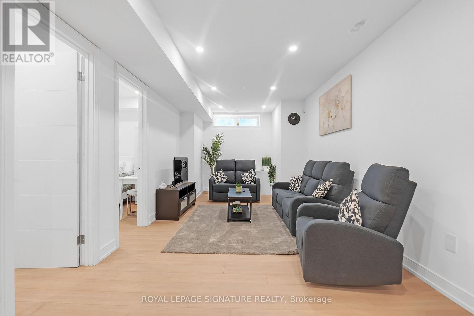 31 Edinburgh Drive, Toronto, Ontario  M3H 1B5 - Photo 8 - C12688196