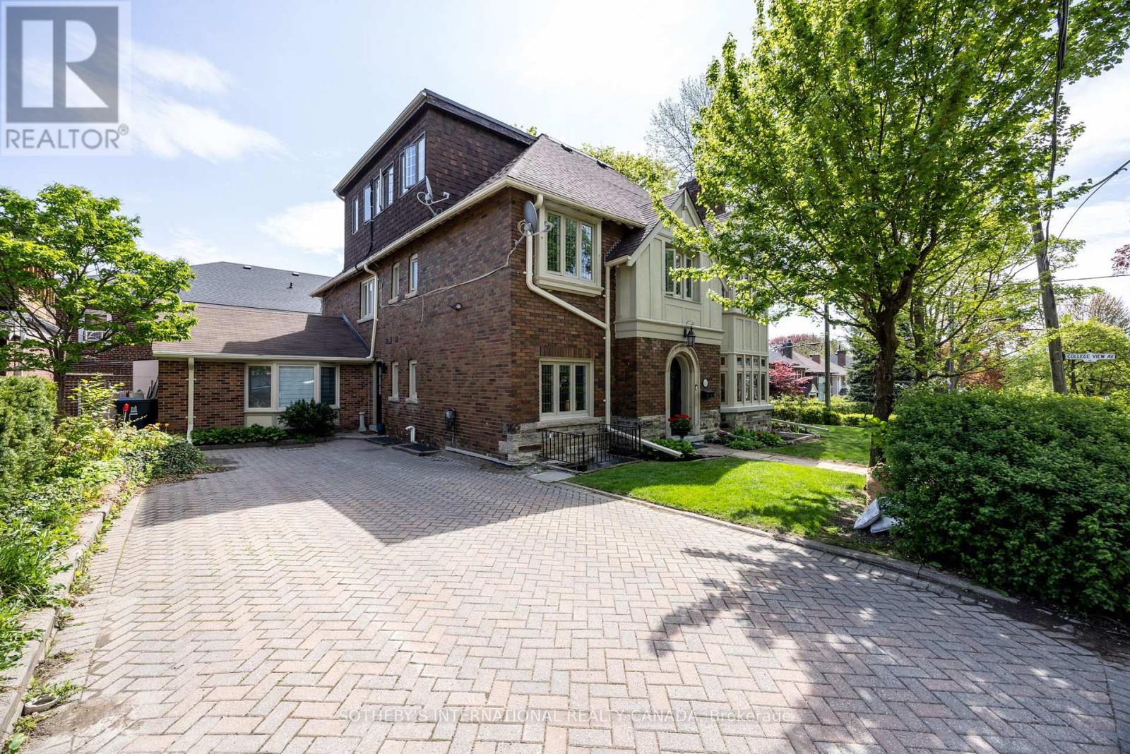 Main Flr - 18 College View Avenue, Toronto, Ontario  M5P 1J3 - Photo 1 - C12688202