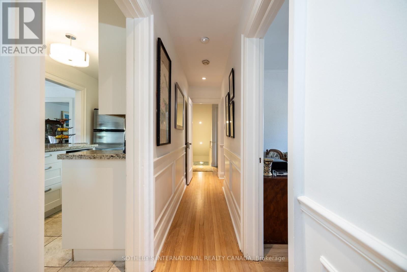 Main Flr - 18 College View Avenue, Toronto, Ontario  M5P 1J3 - Photo 10 - C12688202