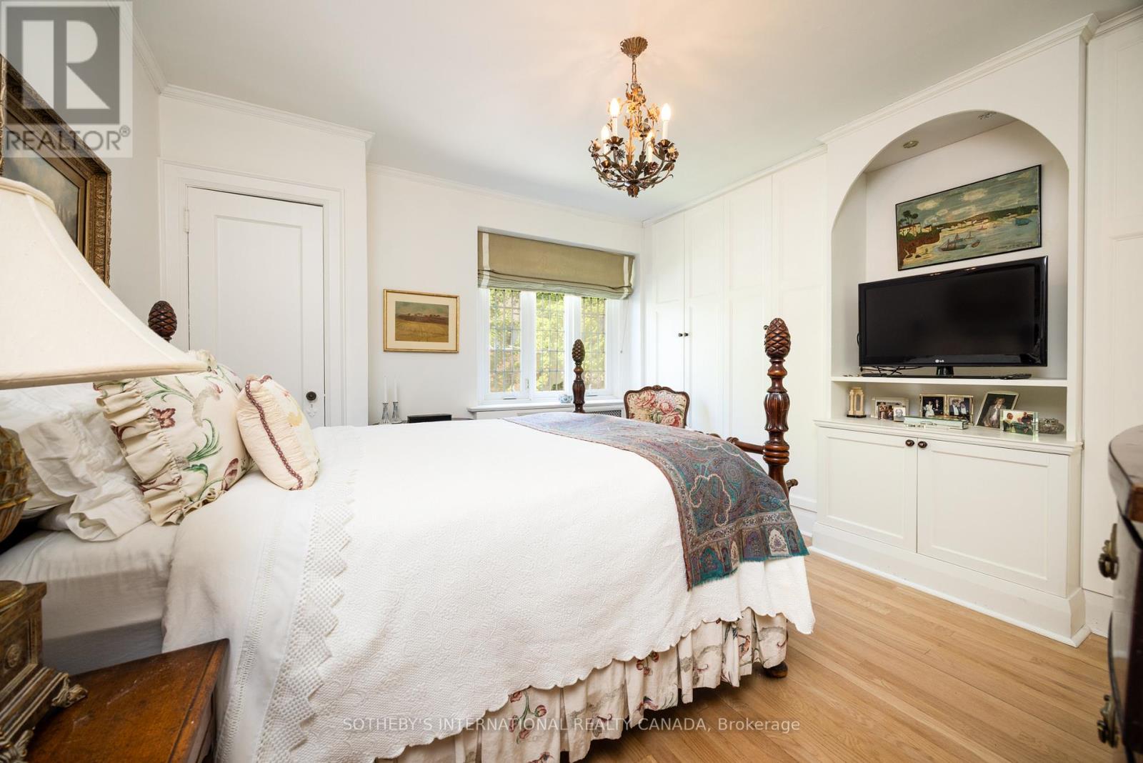 Main Flr - 18 College View Avenue, Toronto, Ontario  M5P 1J3 - Photo 11 - C12688202