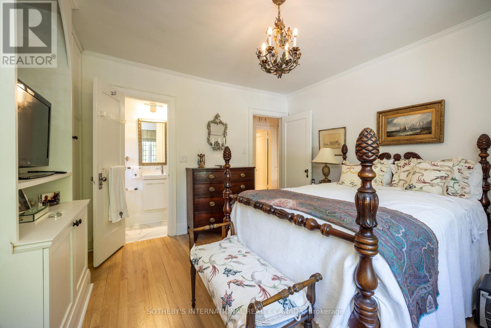 Main Flr - 18 College View Avenue, Toronto, Ontario  M5P 1J3 - Photo 12 - C12688202