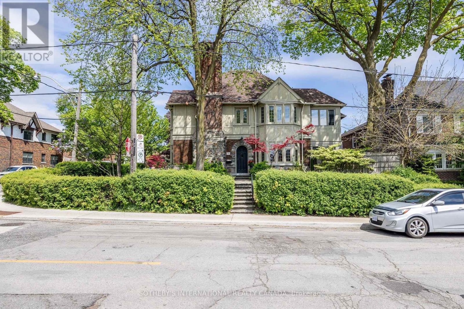 Main Flr - 18 College View Avenue, Toronto, Ontario  M5P 1J3 - Photo 17 - C12688202