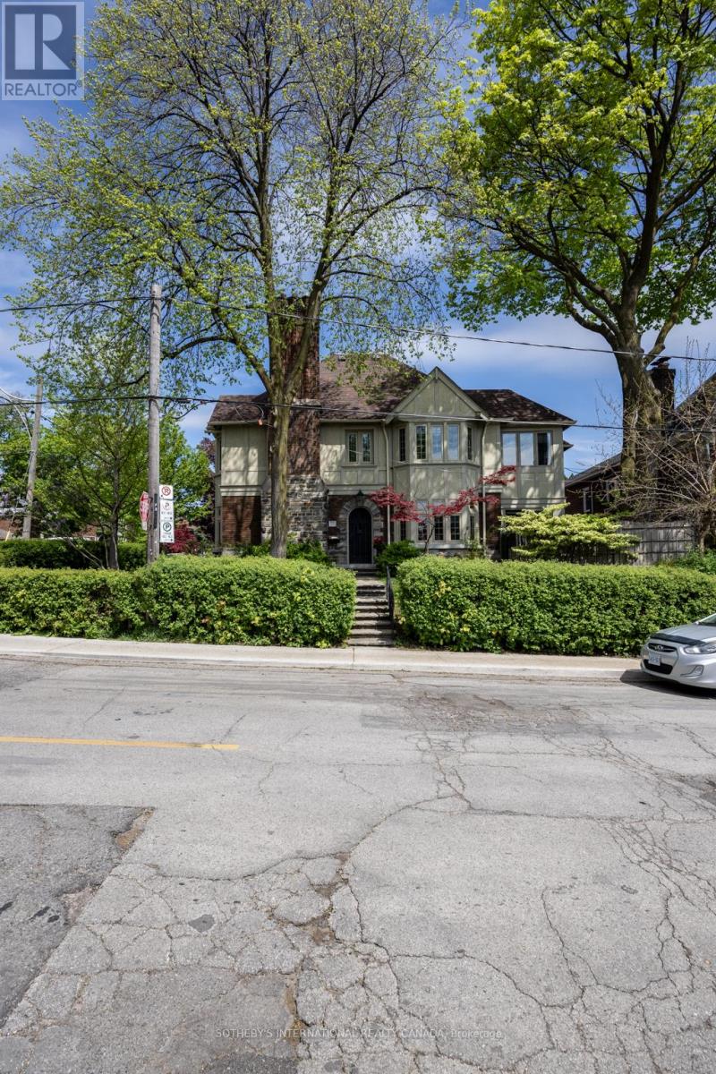 Main Flr - 18 College View Avenue, Toronto, Ontario  M5P 1J3 - Photo 18 - C12688202