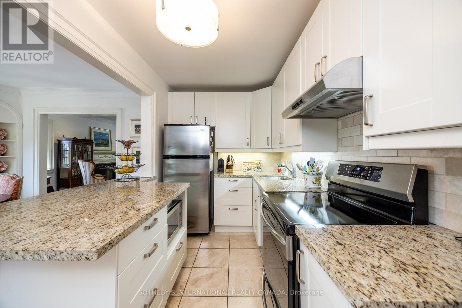 Main Flr - 18 College View Avenue, Toronto, Ontario  M5P 1J3 - Photo 29 - C12688202