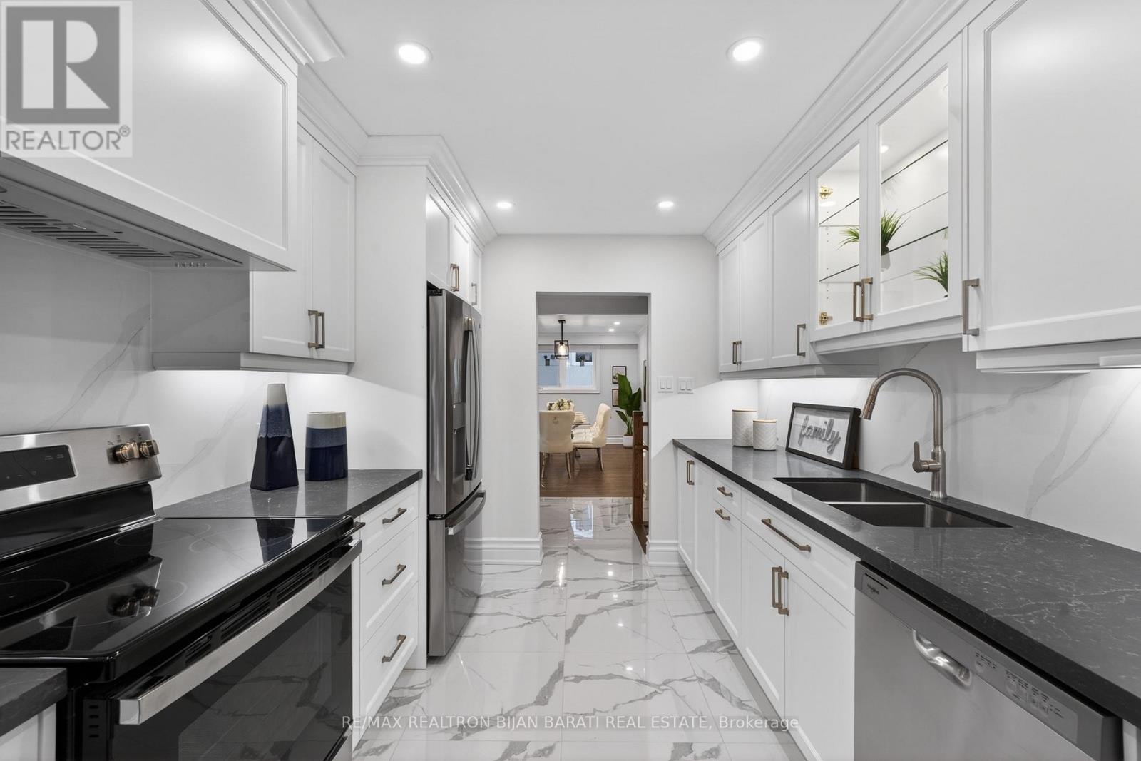 32 Colonnade Road, Toronto, Ontario  M2K 2L5 - Photo 21 - C12688258