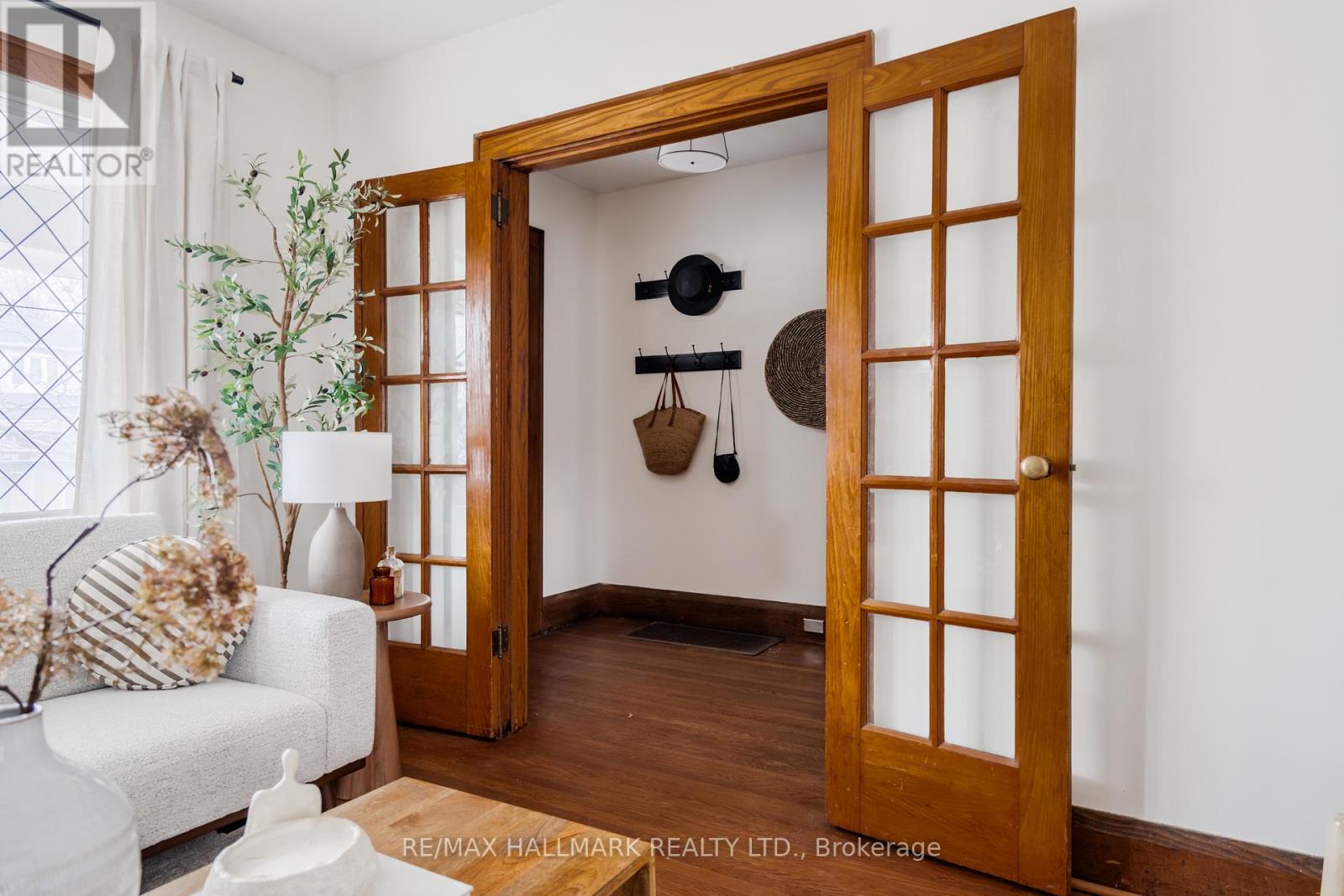 2076 GERRARD STREET E, Toronto, Ontario