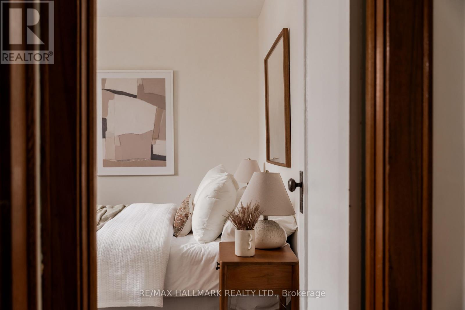 2076 Gerrard Street E, Toronto, Ontario  M4E 2B5 - Photo 12 - E12688278