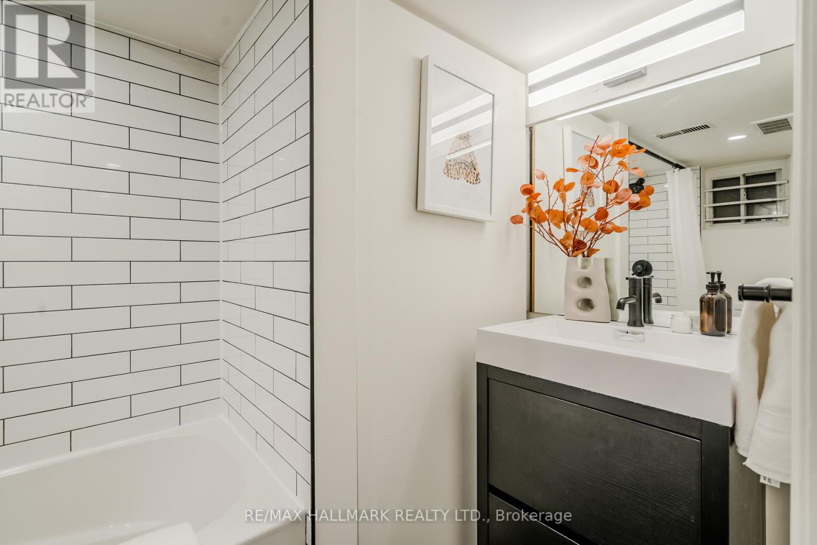 2076 Gerrard Street E, Toronto, Ontario  M4E 2B5 - Photo 18 - E12688278