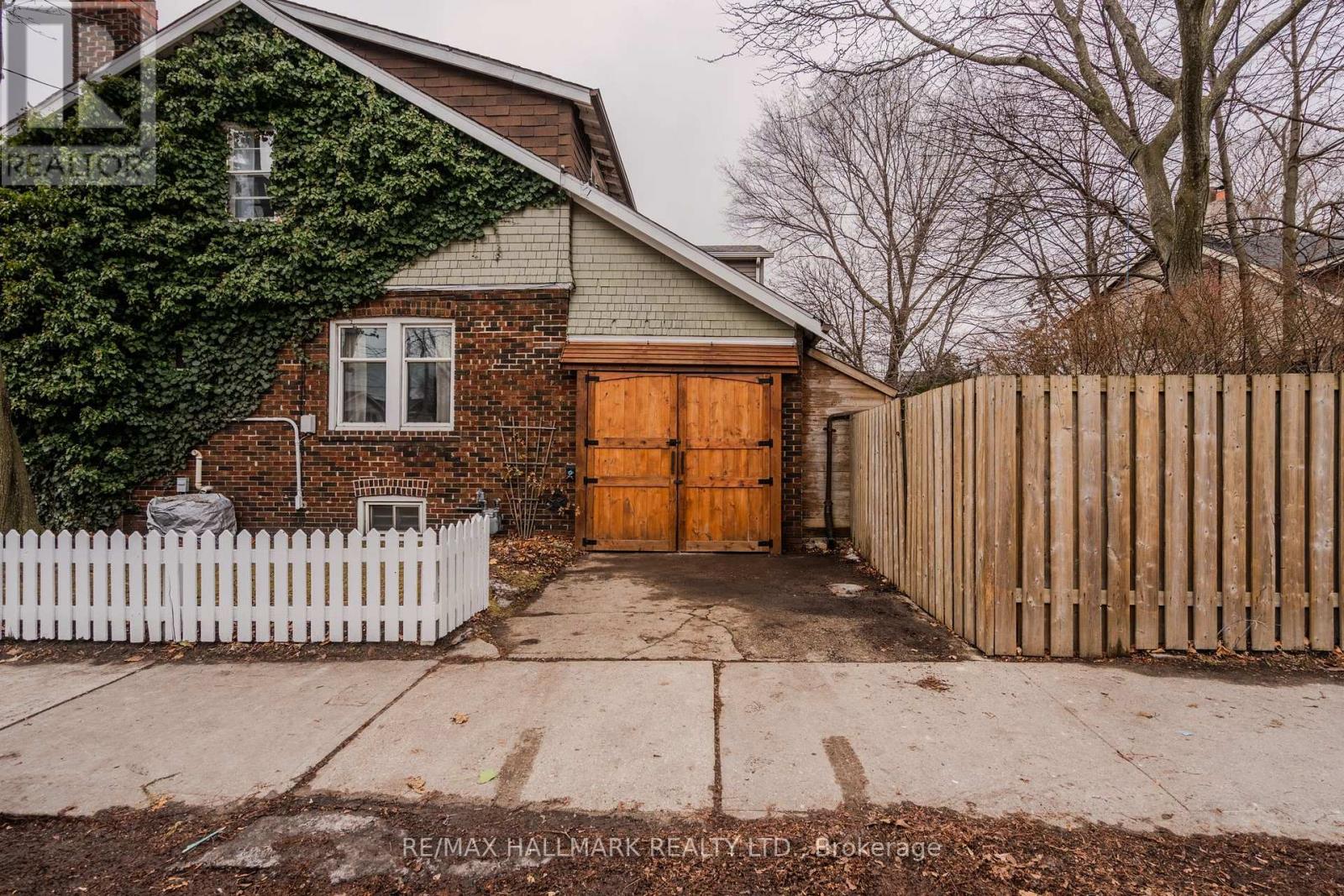 2076 Gerrard Street E, Toronto, Ontario  M4E 2B5 - Photo 21 - E12688278