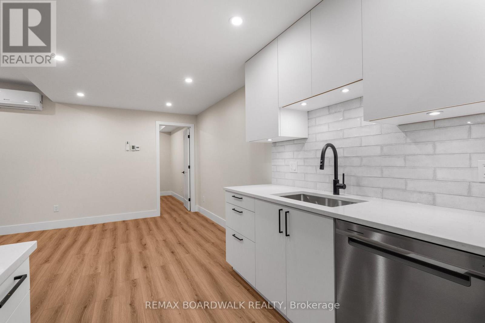 B - 1348 Avenue Q Avenue, Ottawa, Ontario  K1G 0B6 - Photo 12 - X12580004