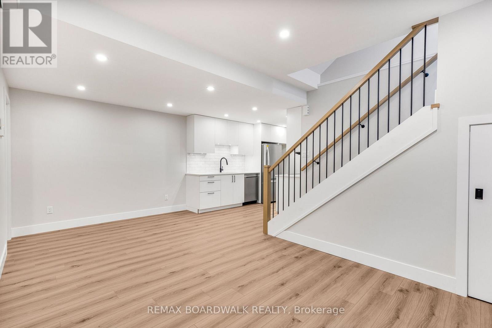 B - 1348 Avenue Q Avenue, Ottawa, Ontario  K1G 0B6 - Photo 8 - X12580004