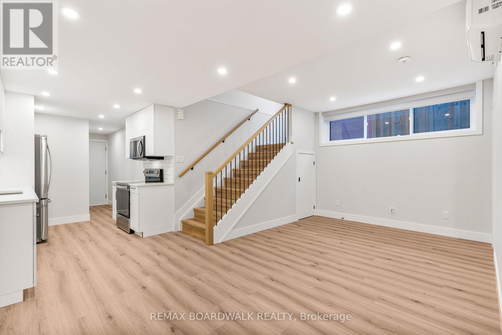 B - 1348 Avenue Q Avenue, Ottawa, Ontario  K1G 0B6 - Photo 6 - X12580004